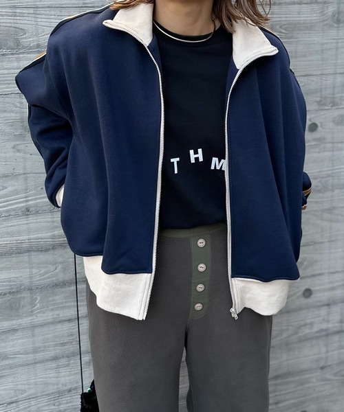 mi via loca（ミヴィアロカ）の「Vintageライクライン裏起毛 ハイネックトラックジャケット（ジャージ・レディース・ブラック/オートミール/ネイビー・FREE）」の6枚目の写真