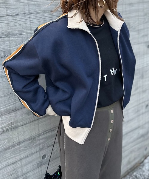 mi via loca（ミヴィアロカ）の「Vintageライクライン裏起毛 ハイネックトラックジャケット（ジャージ・レディース・ブラック/オートミール/ネイビー・FREE）」の7枚目の写真