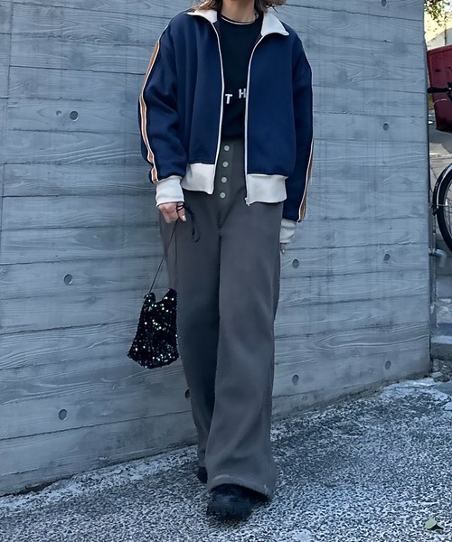 mi via loca（ミヴィアロカ）の「Vintageライクライン裏起毛 ハイネックトラックジャケット（ジャージ・レディース・ブラック/オートミール/ネイビー・FREE）」の12枚目の写真