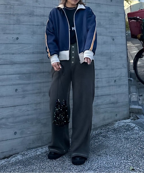 mi via loca（ミヴィアロカ）の「Vintageライクライン裏起毛 ハイネックトラックジャケット（ジャージ・レディース・ブラック/オートミール/ネイビー・FREE）」の13枚目の写真