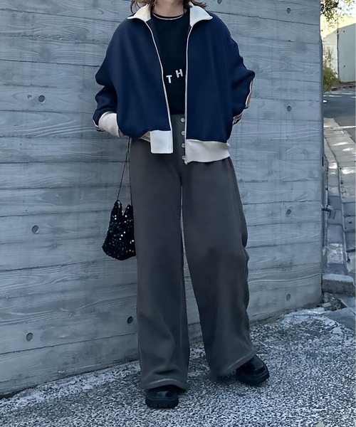 mi via loca（ミヴィアロカ）の「Vintageライクライン裏起毛 ハイネックトラックジャケット（ジャージ・レディース・ブラック/オートミール/ネイビー・FREE）」の14枚目の写真