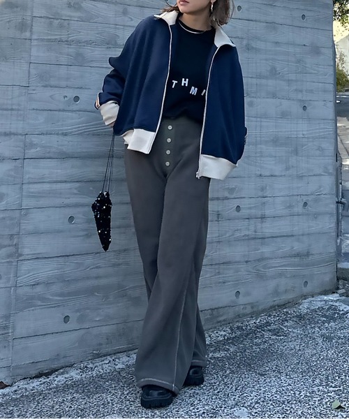 mi via loca（ミヴィアロカ）の「Vintageライクライン裏起毛 ハイネックトラックジャケット（ジャージ・レディース・ブラック/オートミール/ネイビー・FREE）」の15枚目の写真