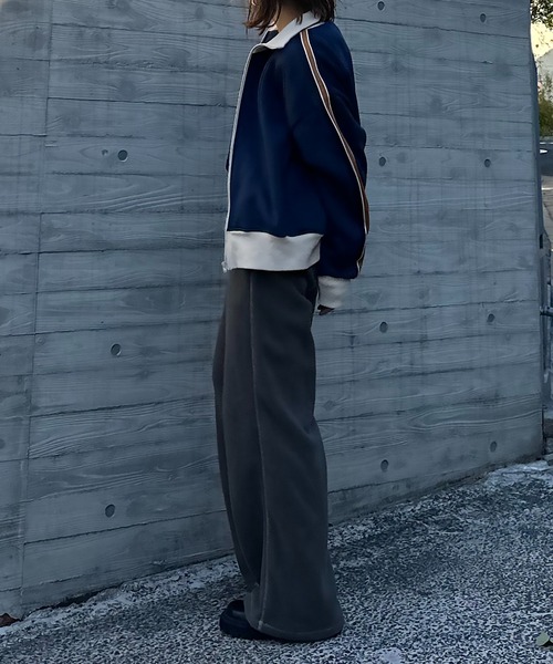 mi via loca（ミヴィアロカ）の「Vintageライクライン裏起毛 ハイネックトラックジャケット（ジャージ・レディース・ブラック/オートミール/ネイビー・FREE）」の16枚目の写真