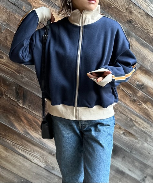 mi via loca（ミヴィアロカ）の「Vintageライクライン裏起毛 ハイネックトラックジャケット（ジャージ・レディース・ブラック/オートミール/ネイビー・FREE）」の4枚目の写真