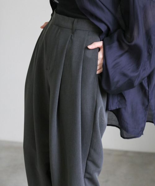 select MOCA(セレクトモカ)の「ダブルタックテーパードパンツ(スラックス・レディース・カーキオリーブ/チャコールグレー・MEDIUM/LARGE)」の15枚目の写真
