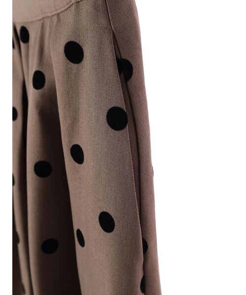 YECCA VECCA（イェッカヴェッカ）の「フロッキードットフレアスカート（スカート・レディース・ブラック/ダークベージュ・S/M）」の21枚目の写真