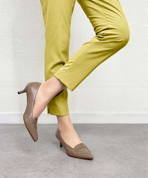 MAMIAN(マミアン)の「ローファースタイル パンプス (5.0cmヒール)(パンプス・レディース・ブラック/シルバー/パイソン/ブラック×ホワイト/ブラウン/ベージュ系その他/アッシュブラウン/シルバー系その他・25.0cm/24.0cm/24.5cm/22.5cm/23.0cm/23.5cm)」の4枚目の写真