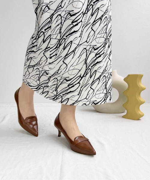 MAMIAN(マミアン)の「ローファースタイル パンプス (5.0cmヒール)(パンプス・レディース・ブラック/シルバー/パイソン/ブラック×ホワイト/ブラウン/ベージュ系その他/アッシュブラウン/シルバー系その他・25.0cm/24.0cm/24.5cm/22.5cm/23.0cm/23.5cm)」の5枚目の写真