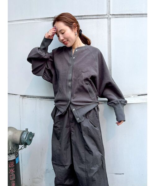 Ungrid（アングリッド）の「スリーブボリュームカットカーデ（カーディガン/ボレロ・レディース・アイボリー/チャコールグレー/ブルー・FREE）」の2枚目の写真