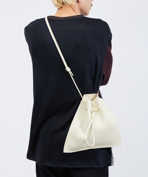 ITTI（イッチ）の「ITTI イッチ / HERRIE KINCHAKU SHOULDER -MM / DIPLO SKY / ヘリー巾着ショルダーバッグ / ディプロスカイ / ITTI-BAG-115-DS（ショルダーバッグ・メンズ・ブラック/アイボリー/グレイッシュベージュ・FREE）」の22枚目の写真