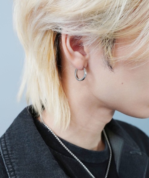 SPINNS(スピンズ)の「フープピアス シンプル3(ピアス(両耳用)・メンズ・シルバー・L/S/M)」の6枚目の写真