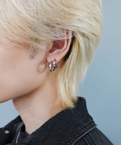 SPINNS(スピンズ)の「フープピアス シンプル3(ピアス(両耳用)・メンズ・シルバー・L/S/M)」の5枚目の写真