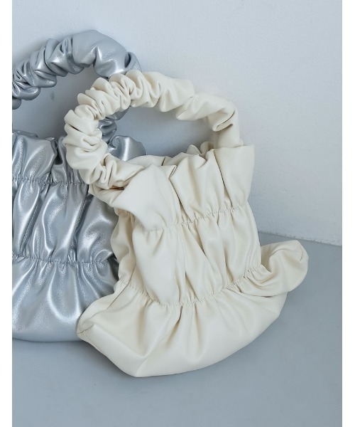 Re:EDIT（リエディ）の「フェイクレザーギャザーハンドバッグ（ハンドバッグ・レディース・ホワイト/ブラック/イエロー/シルバー・FREE）」の2枚目の写真