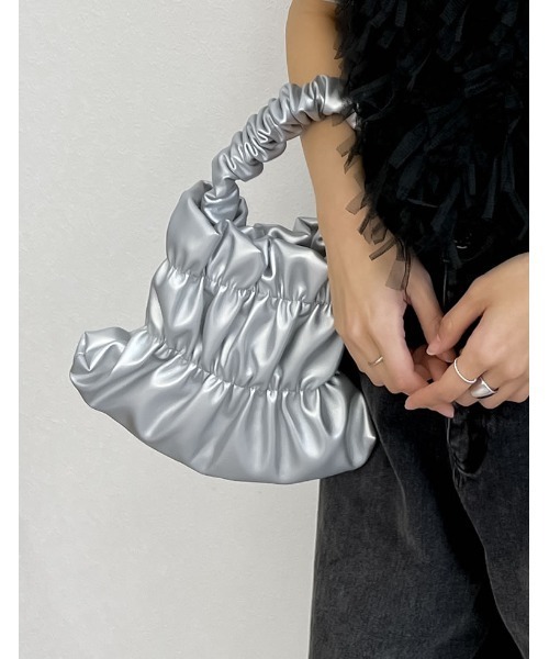 Re:EDIT（リエディ）の「フェイクレザーギャザーハンドバッグ（ハンドバッグ・レディース・ホワイト/ブラック/イエロー/シルバー・FREE）」の6枚目の写真