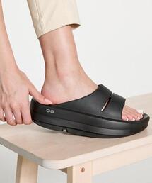 OOFOS（ウーフォス）の「OOFOS/ウーフォス OOMEGA OOAHH 200073 リカバリーサンダル　厚底　メンズ　レディース　ユニセックス（サンダル）」