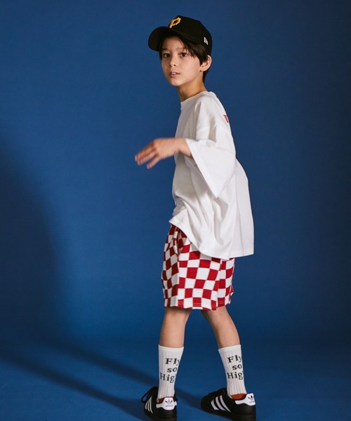 PAIRMANON STREET(ペアマノンストリート)の「【PAIRMANON STREET】アソート バックプリント ビッグシルエット 半袖 Tシャツ(Tシャツ/カットソー・キッズ・ブラック系その他2/ブルー系その他2/イエロー系その他/ブラック系その他/ブラック系その他3/ベージュ系その他3/ホワイト系その他2/ブルー系その他/レッド系その他/ブラック系その他4/ホワイト系その他/ベージュ系その他/ベージュ系その他2・100/150/130/140/90/110/120)」の21枚目の写真