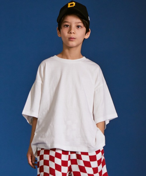 PAIRMANON STREET(ペアマノンストリート)の「【PAIRMANON STREET】アソート バックプリント ビッグシルエット 半袖 Tシャツ(Tシャツ/カットソー・キッズ・ブラック系その他2/ブルー系その他2/イエロー系その他/ブラック系その他/ブラック系その他3/ベージュ系その他3/ホワイト系その他2/ブルー系その他/レッド系その他/ブラック系その他4/ホワイト系その他/ベージュ系その他/ベージュ系その他2・100/150/130/140/90/110/120)」の22枚目の写真