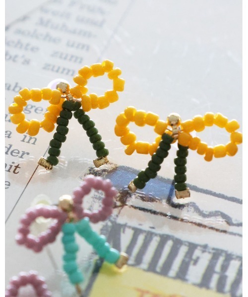 niko and...(ニコアンド)の「カラフルビーズリボンピアス(ピアス(両耳用)・レディース・アイボリー/イエロー/パープル・0)」の1枚目の写真