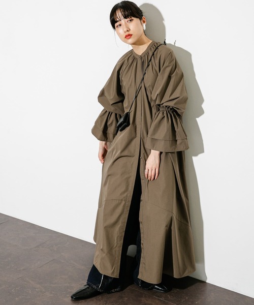 KBF（ケイビーエフ）の「フレアスリーブワンピース（ワンピース・レディース・ブラウン系その他/ブルー/オフホワイト・36/38）」の3枚目の写真