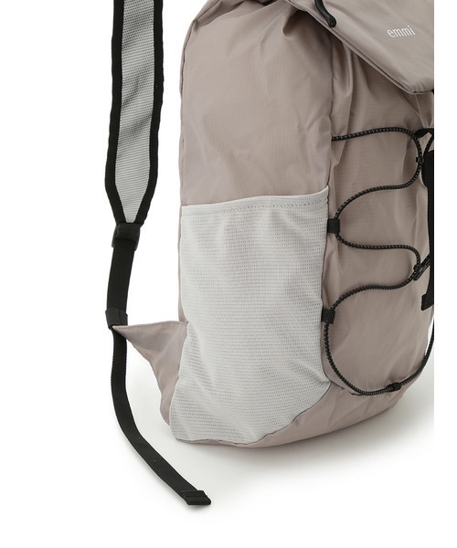 emmi(エミ)の「撥水パッカブルライトバックパック(バックパック/リュック・レディース・ターコイズブルー/ブラック/ホワイト/モカ・FREE)」の14枚目の写真