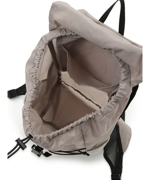 emmi(エミ)の「撥水パッカブルライトバックパック(バックパック/リュック・レディース・ターコイズブルー/ブラック/ホワイト/モカ・FREE)」の17枚目の写真