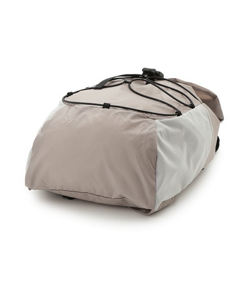 emmi(エミ)の「撥水パッカブルライトバックパック(バックパック/リュック・レディース・ターコイズブルー/ブラック/ホワイト/モカ・FREE)」の18枚目の写真