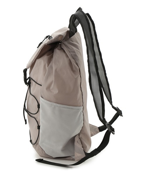 emmi(エミ)の「撥水パッカブルライトバックパック(バックパック/リュック・レディース・ターコイズブルー/ブラック/ホワイト/モカ・FREE)」の12枚目の写真