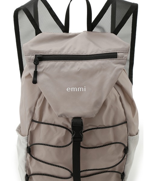 emmi(エミ)の「撥水パッカブルライトバックパック(バックパック/リュック・レディース・ターコイズブルー/ブラック/ホワイト/モカ・FREE)」の13枚目の写真