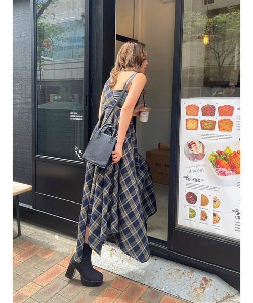 EVRIS(エヴリス)の「フェイクレザードッキングチェックロングワンピース(ワンピース・レディース・ベージュ/ブラック/ネイビー・SMALL/MEDIUM)」の5枚目の写真