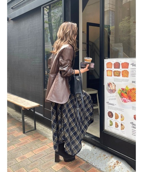 EVRIS(エヴリス)の「フェイクレザードッキングチェックロングワンピース(ワンピース・レディース・ベージュ/ブラック/ネイビー・SMALL/MEDIUM)」の7枚目の写真