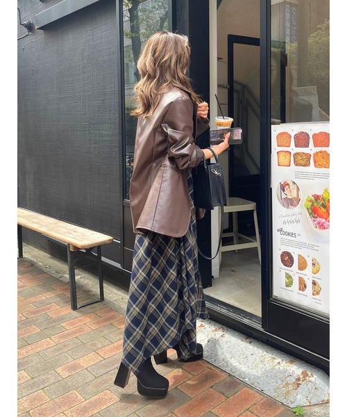 EVRIS(エヴリス)の「フェイクレザードッキングチェックロングワンピース(ワンピース・レディース・ベージュ/ブラック/ネイビー・SMALL/MEDIUM)」の8枚目の写真