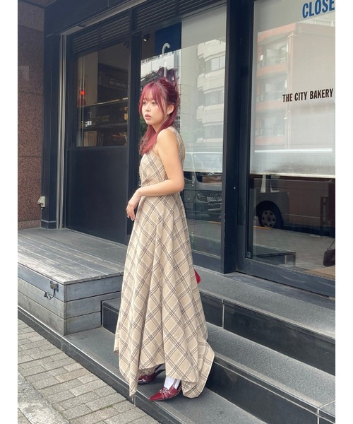 EVRIS(エヴリス)の「フェイクレザードッキングチェックロングワンピース(ワンピース・レディース・ベージュ/ブラック/ネイビー・SMALL/MEDIUM)」の17枚目の写真