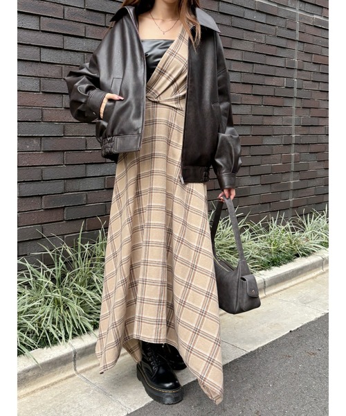 EVRIS(エヴリス)の「フェイクレザードッキングチェックロングワンピース(ワンピース・レディース・ベージュ/ブラック/ネイビー・SMALL/MEDIUM)」の16枚目の写真