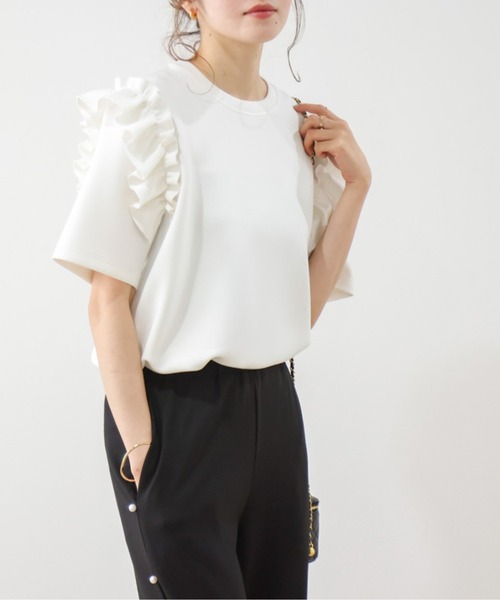 AMELY（エミリー）の「フリルショルダートップス（Tシャツ/カットソー・レディース・ブラック/ホワイト/グレー・フリー）」の4枚目の写真