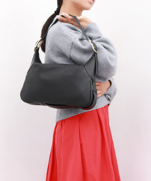 cache cache(カシュ カシュ)の「カシュカシュ cachecache / ダブルバックルベルトショルダー(ショルダーバッグ・レディース・ブラック/ベージュ系その他/ライトグレー・FREE)」の2枚目の写真
