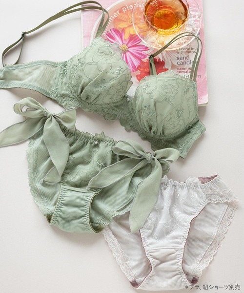 fran de lingerie（フランデランジェリー）の「フェミニンなナチュラルデザイン使いやすいノーマルショーツ 「ナチュラルデイリーノンワイヤーブラ001」（ショーツ・レディース・グレイッシュベージュ/ブラック/グリーン/シルバーグレー/ネイビー/クリーム・M/L）」の7枚目の写真