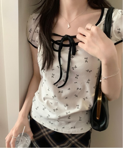 gossip!ロサンゼルス(ゴシップロサンゼルス)の「Y2K リボン レトロ 小花柄パフスリーブトップス(Tシャツ/カットソー・レディース・オフホワイト・FREE)」の7枚目の写真