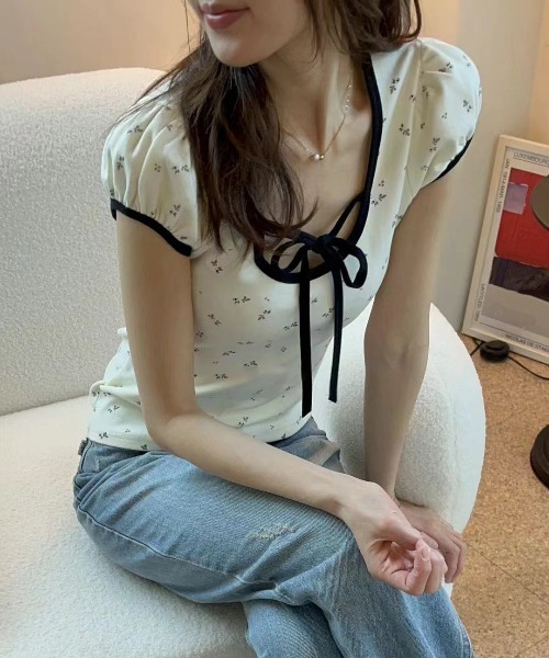 gossip!ロサンゼルス(ゴシップロサンゼルス)の「Y2K リボン レトロ 小花柄パフスリーブトップス(Tシャツ/カットソー・レディース・オフホワイト・FREE)」の5枚目の写真