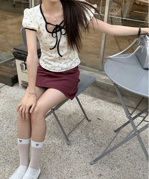 gossip!ロサンゼルス(ゴシップロサンゼルス)の「Y2K リボン レトロ 小花柄パフスリーブトップス(Tシャツ/カットソー・レディース・オフホワイト・FREE)」の3枚目の写真