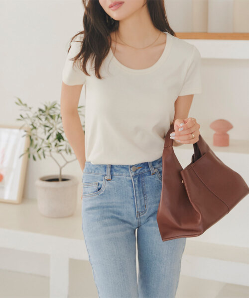 KOBE LETTUCE(コウベレタス)の「シルクタッチコットン深UネックTシャツ(Tシャツ/カットソー・レディース・オフホワイト/ベージュ/ブラック/アイボリー系/ブラック系/アイボリー系1/ベージュ系/ホワイト系・L/M/L1/M1)」の7枚目の写真