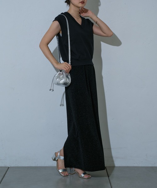 COLONY 2139（コロニートゥーワンスリーナイン）の「WEB・一部店舗限定 / Vネックスウエットベスト（ベスト・レディース・アイボリー/ブラック/チャコールグレー・FREE）」の21枚目の写真