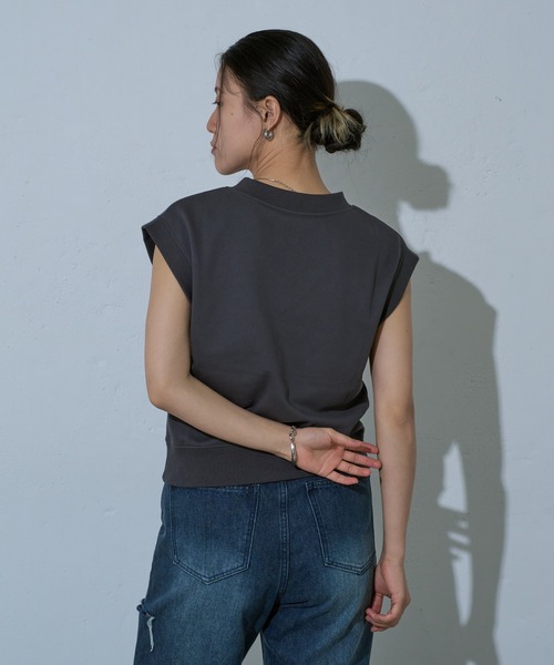 COLONY 2139（コロニートゥーワンスリーナイン）の「WEB・一部店舗限定 / Vネックスウエットベスト（ベスト・レディース・アイボリー/ブラック/チャコールグレー・FREE）」の17枚目の写真