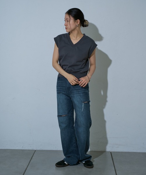 COLONY 2139（コロニートゥーワンスリーナイン）の「WEB・一部店舗限定 / Vネックスウエットベスト（ベスト・レディース・アイボリー/ブラック/チャコールグレー・FREE）」の14枚目の写真