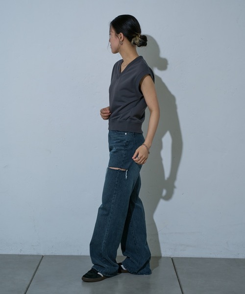 COLONY 2139（コロニートゥーワンスリーナイン）の「WEB・一部店舗限定 / Vネックスウエットベスト（ベスト・レディース・アイボリー/ブラック/チャコールグレー・FREE）」の11枚目の写真