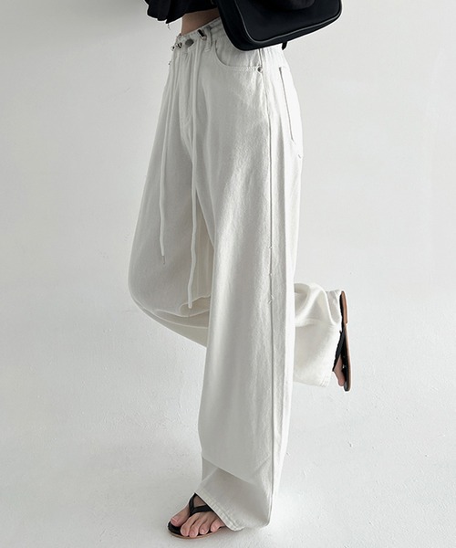 LAFFMO（ラフモ）の「ドロスト付きワイドデニムパンツ（デニムパンツ・レディース・ホワイト/ブルー・L/M）」の6枚目の写真