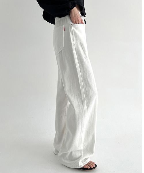 LAFFMO（ラフモ）の「ドロスト付きワイドデニムパンツ（デニムパンツ・レディース・ホワイト/ブルー・L/M）」の9枚目の写真