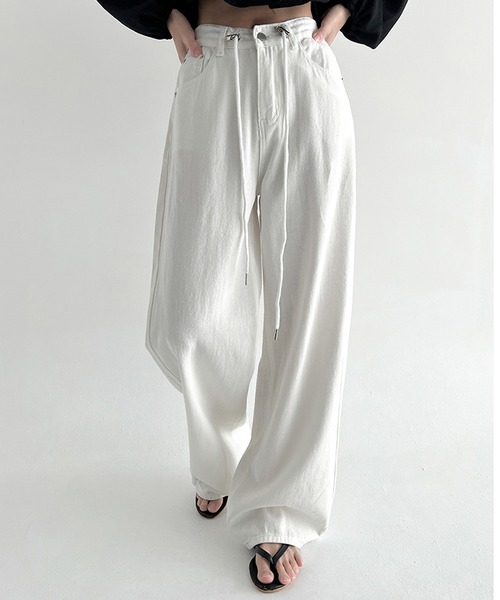 LAFFMO（ラフモ）の「ドロスト付きワイドデニムパンツ（デニムパンツ・レディース・ホワイト/ブルー・L/M）」の14枚目の写真