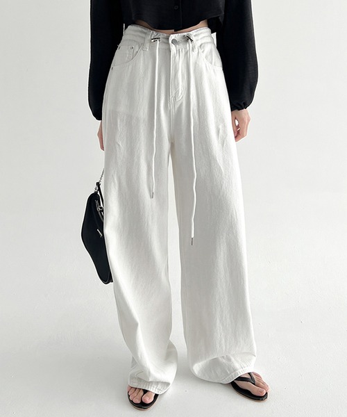 LAFFMO（ラフモ）の「ドロスト付きワイドデニムパンツ（デニムパンツ・レディース・ホワイト/ブルー・L/M）」の16枚目の写真