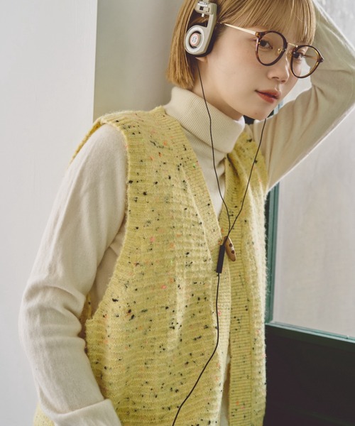unclip（アンクリップ）の「トグルボタンニットベスト（ベスト・レディース・イエロー/ブラウン・FREE）」の2枚目の写真