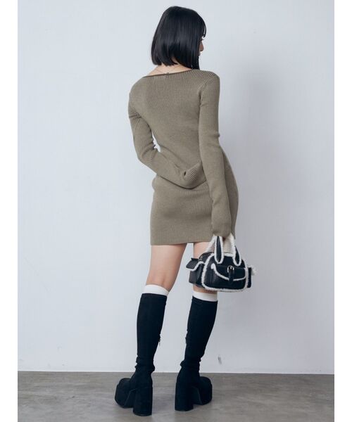 EMODA(エモダ)の「プレーティングリブジップワンピース(ワンピース・レディース・ベージュ/ブラック/グレー・FREE)」の16枚目の写真